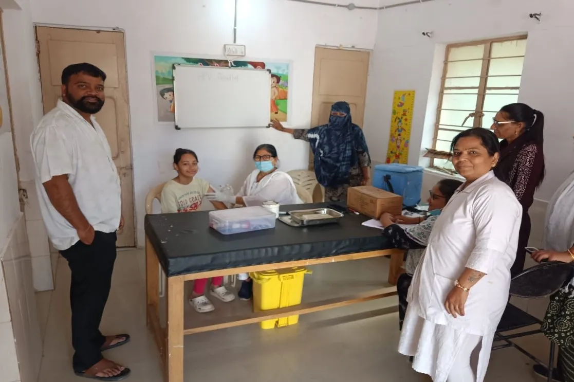 રાષ્ટ્રીય રસીકરણ દિવસ નિમિત્તે આરોગ્ય વિભાગની અપીલ, HPV રસીથી કિશોરીઓને ગર્ભાશય કેન્સરથી રક્ષણ 2 National Immunization Day HPV Vaccination Rajkot 1.jpeg