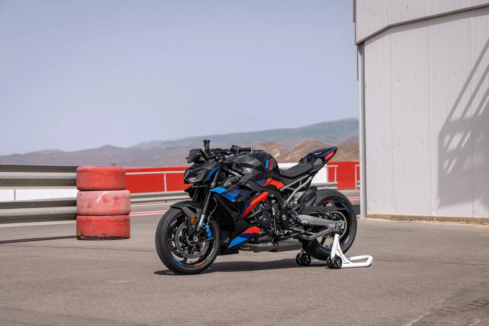 BMW M 1000 R લોન્ચ: માત્ર 3.2 સેકન્ડમાં 100ની સ્પીડ, જાણો આ 33.50 લાખની સુપરબાઈકની ખાસિયત 3 WhatsApp Image 2026 03 16 at 9.59.45 PM.jpeg