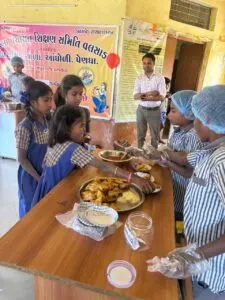 ધરમપુર તાલુકાની આંઘોળી પ્રાથમિક શાળામાં ‘આનંદ મેળો’ ઉજવાયો 2 IMG 20260316 WA0012