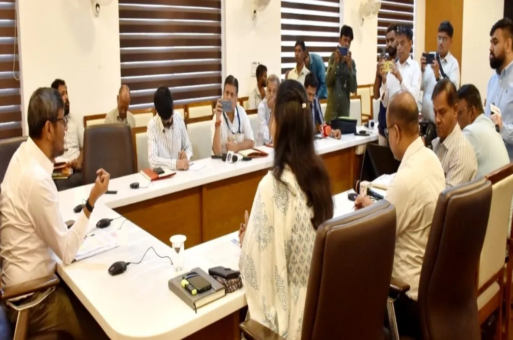 ઉમરેઠ વિધાનસભાની પેટા ચૂંટણી ૨૩ એપ્રિલે, જિલ્લા ચૂંટણી અધિકારી પ્રવીણ ચૌધરીએ આદર્શ આચારસંહિતાના કડક અમલની જાહેરાત કરી 2 Umreth Assembly By Election Anand 2026 1.jpeg