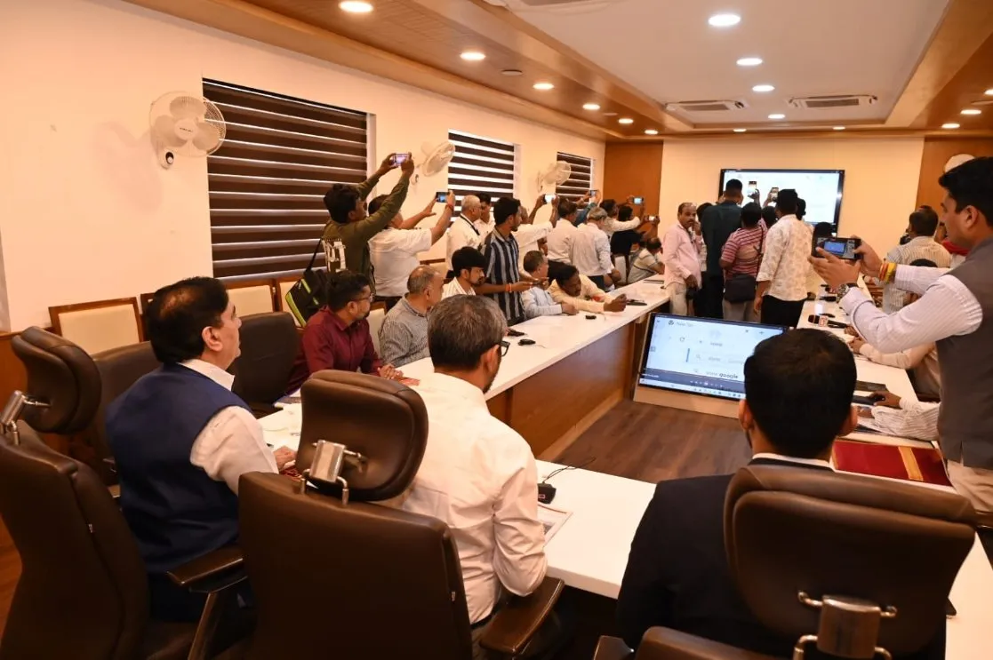 કરમસદ–આણંદ મહાનગરપાલિકાની મોબાઇલ એપ અને વેબસાઇટ લોન્ચ, નાગરિકોને મળશે ઓનલાઈન સેવાઓની સુવિધા 2 KAMC Mobile App Anand Municipal Services 2.jpeg