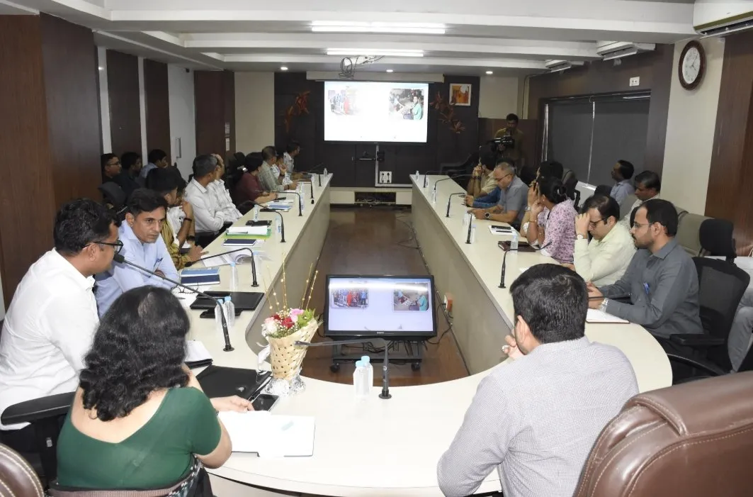 સુરતમાં રાષ્ટ્રીય માનવ અધિકાર આયોગના સ્પેશિયલ રેપોર્ટિયર અધ્યક્ષસ્થાને શ્રમિક મુદ્દાઓ પર મહત્વપૂર્ણ બેઠક યોજાઈ 3 Surat Labour Welfare NHRC Meeting 2026 2.jpeg