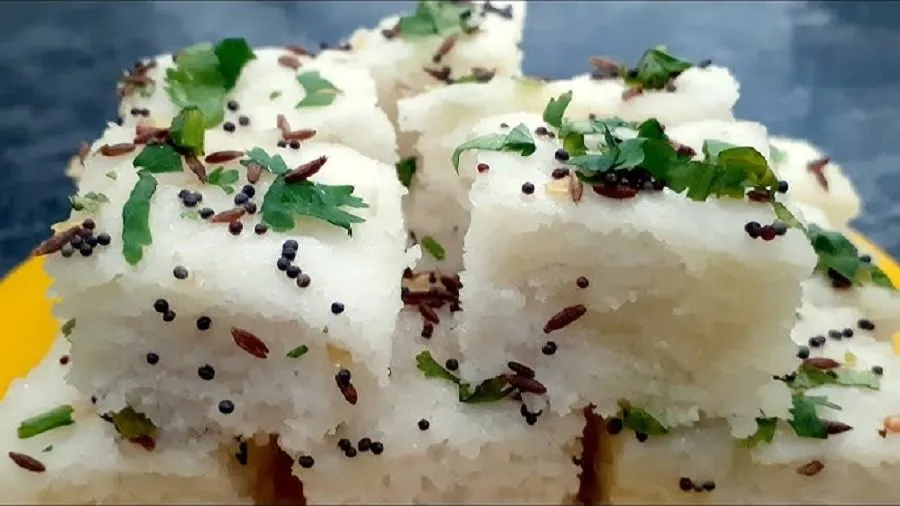 શું તમારા ઢોકળા કઠણ થઈ જાય છે? અપનાવો આ 1 સિક્રેટ ટિપ અને બનાવો રૂ જેવા પોચા ચોખાના ઢોકળા! 3 rice dhokla