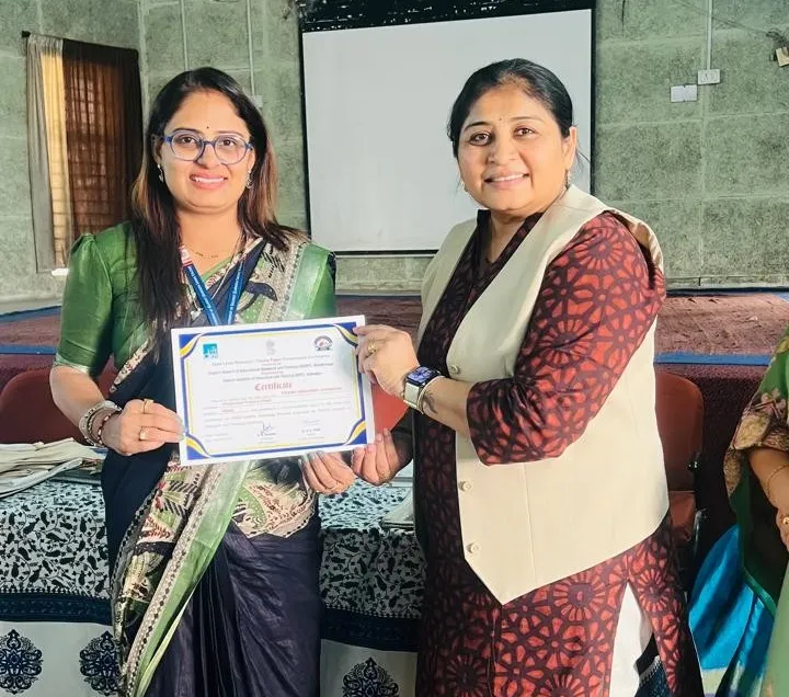 રાજ્ય કક્ષાના GCERT સેમિનારમાં વલસાડની શિક્ષિકાએ આનંદદાયી શિક્ષણ પર સંશોધન રજૂ કર્યું 2 GCERT Research Seminar Valsad Teacher Language Learning Innovation.png
