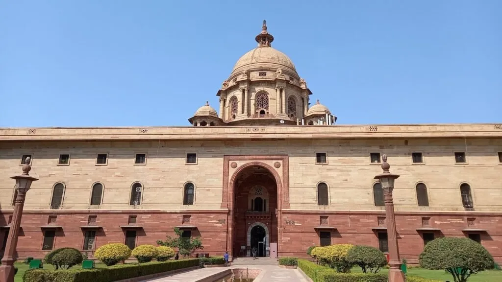 હવે ફક્ત આ વિભાગો જ સોશિયલ મીડિયા પરથી સામગ્રી દૂર કરી શકે છે, મોદી સરકારનો એક મોટો નિર્ણય 2 Ministary