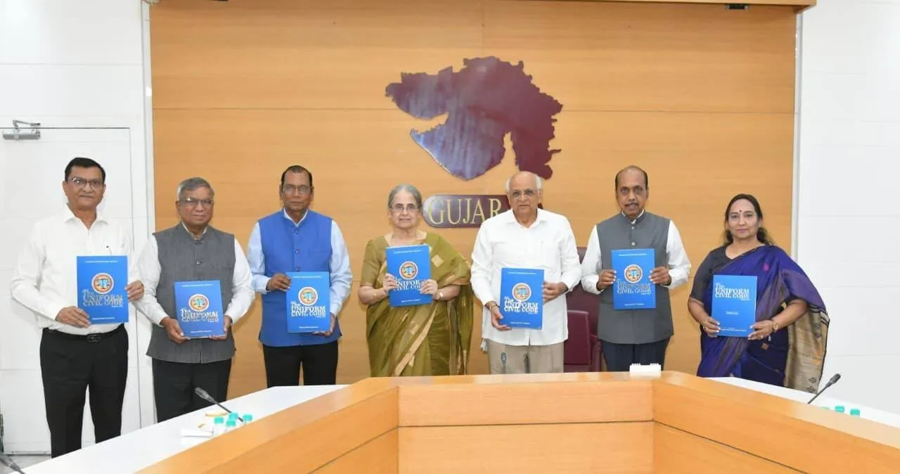 ગુજરાતમાં UCC અમલીકરણ માટે ઉચ્ચ સ્તરીય સમિતિનો આખરી અહેવાલ મુખ્યમંત્રીને સોંપાયો 2 Gujarat UCC Report Submitted Bhupendra Patel 1.png
