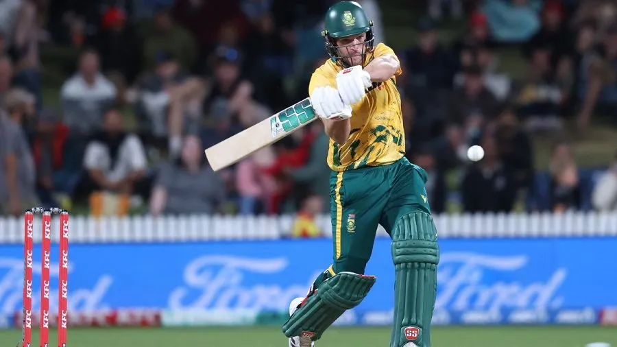 NZ vs SA: વિયાન મુલ્ડરનો પાવરફુલ શોટ! હેમિલ્ટનમાં સ્ટેડિયમ પાર કરી બોલ રસ્તા પર પહોંચ્યો 2 wai.jpg