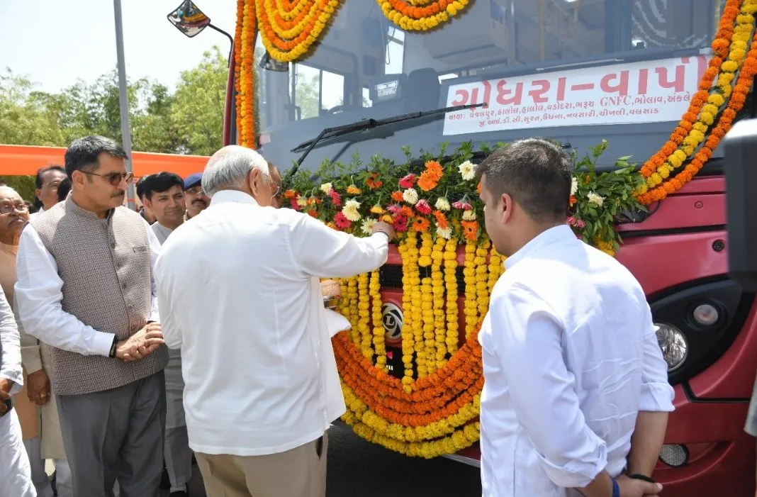 ગુજરાત એસ.ટી. નિગમે ૧૮૨ નવી બસોનું લોકાર્પણ કરી જનસેવામાં ઉમેર્યું નવું સિમાચિહ્ન 2 GSRTC New Buses Launch Bhupendra Patel Gujarat Transport 2.jpeg