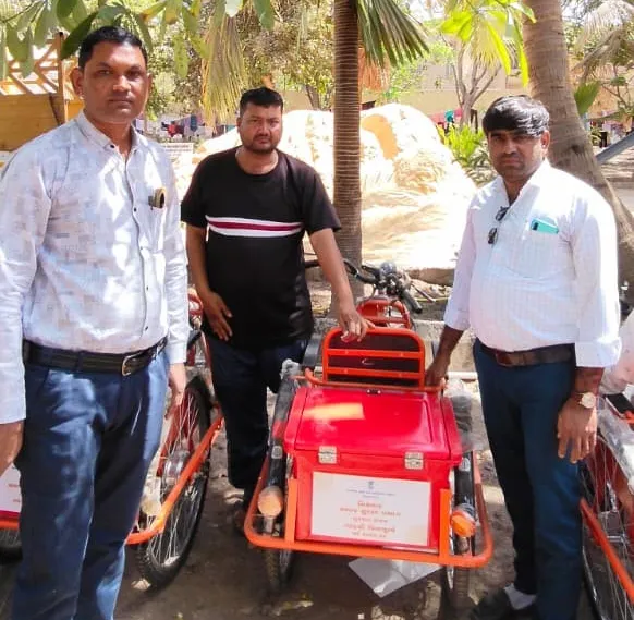 મોરબીમાં દિવ્યાંગોને મોટરાઈઝડ ટ્રાઈસિકલ અને વ્હીલચેર વિતરણ 3 Morbi Divyang Motorized Tricycle Wheelchair Distribution.png