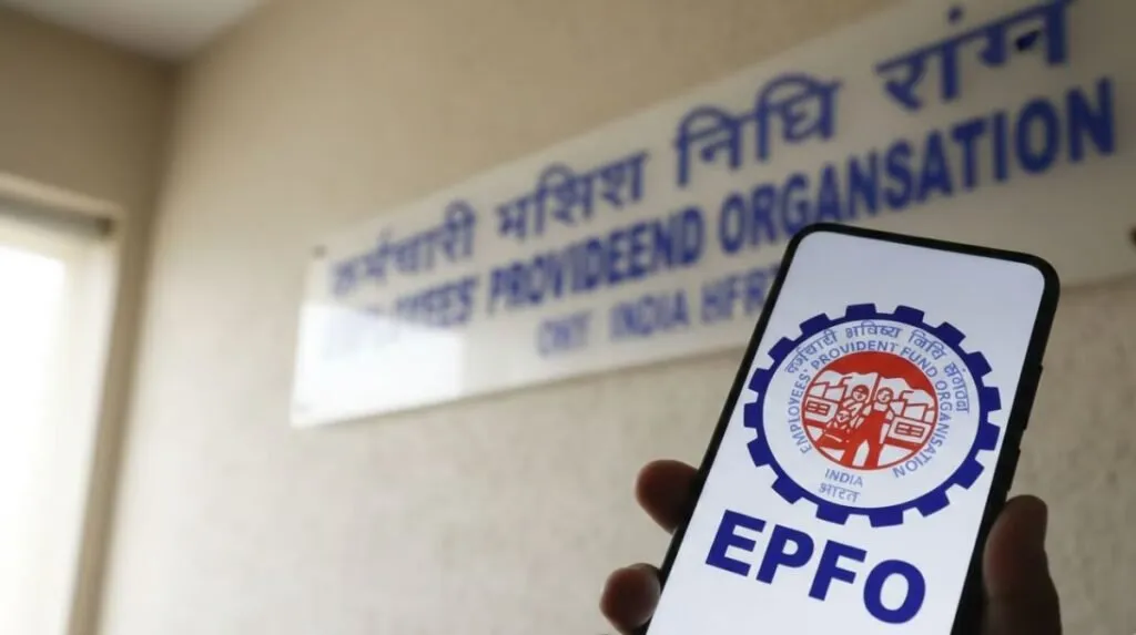 PF સભ્યના અકાળે અવસાન પર પરિવારને ₹૭ લાખનો વીમો મળશે કે પેન્શન? જાણો સાચો નિયમ 3 epfo