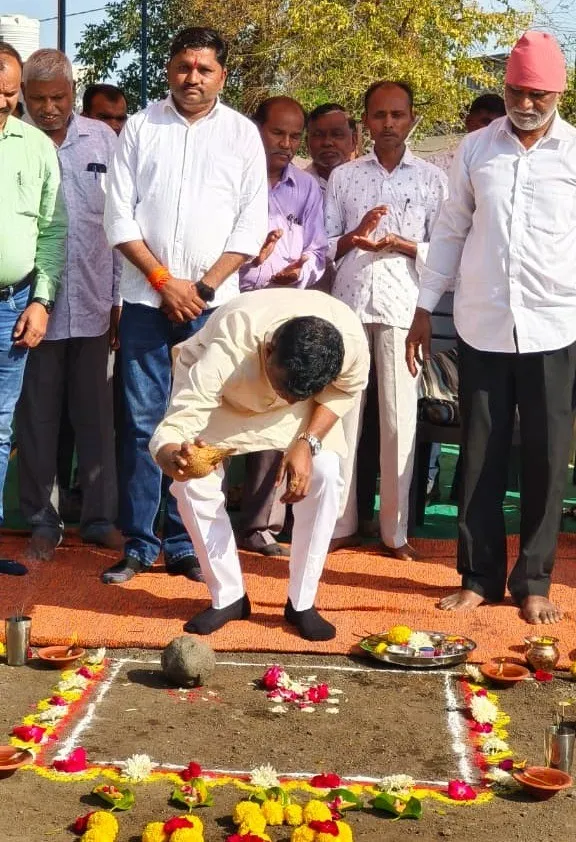તાપીના સાકરદા ગામે પ્રાથમિક શાળાના નવા ઓરડાનું ખાતમુહૂર્ત 2 Tapi Sakarda School Construction Initiative 2026.png
