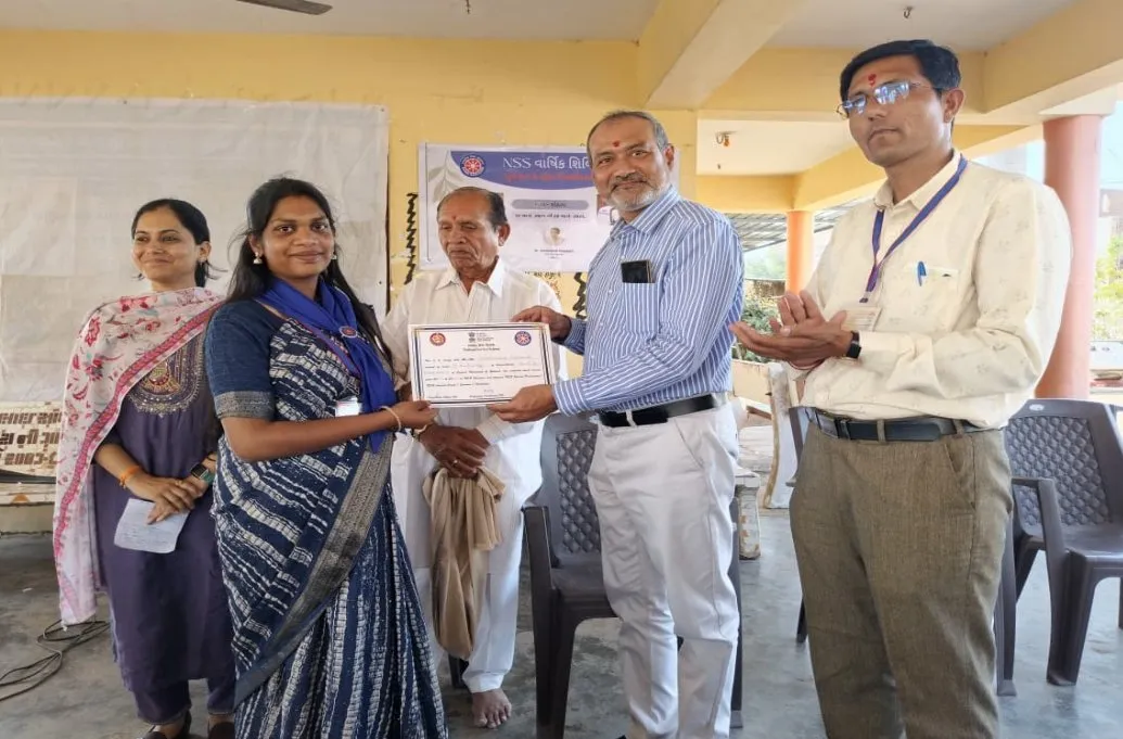 સેન્ટ્રલ યુનિવર્સિટી ઓફ ગુજરાતના NSS દ્વારા વડોદરાના કોઠાવ ગામે સાત દિવસીય ગ્રામ્ય કેમ્પ 2 CUG NSS rural camp kothav vadodara community development 2.jpeg