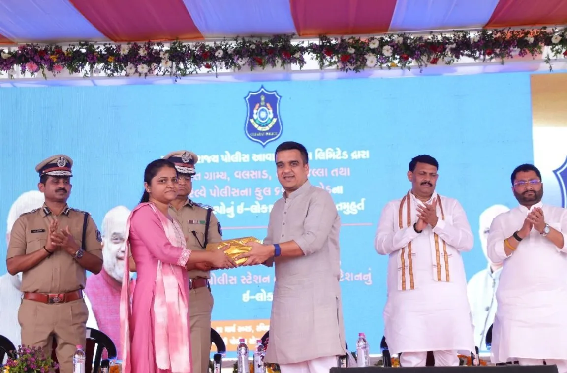 સુરત જિલ્લામાં કાયદો અને વ્યવસ્થાને વધુ મજબૂત બનાવતા રૂ. ૬૬ કરોડના પોલીસ પ્રકલ્પોનું ઈ-લોકાર્પણ અને ખાતમુહૂર્ત 4 Surat Police Infrastructure Development 2026 2.jpeg