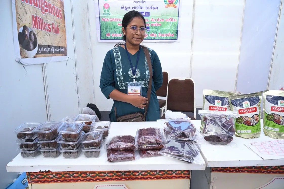 સુરેન્દ્રનગરમાં મિલેટ મહોત્સવમાં વિશ્વાબેન ગામીતનો સ્ટોલ બન્યો આકર્ષણનું કેન્દ્ર 2 Surendranagar Ragi Millet Awareness Woman Entrepreneur.jpeg