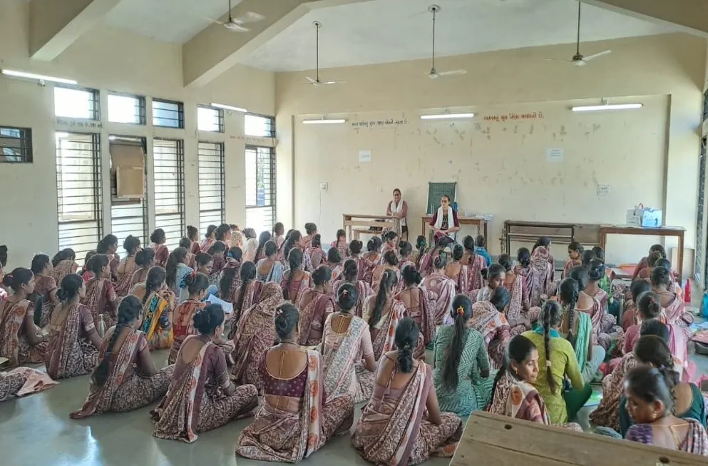 દાહોદમાં આંગણવાડી તેડાગર બહેનો માટે પોષણયુક્ત રસોઈ તાલીમ: બાળકો અને માતાઓના આરોગ્ય સુધારવા અનોખી પહેલ 2 Dahod Anganwadi Nutrition Cooking Training Program 1.jpeg