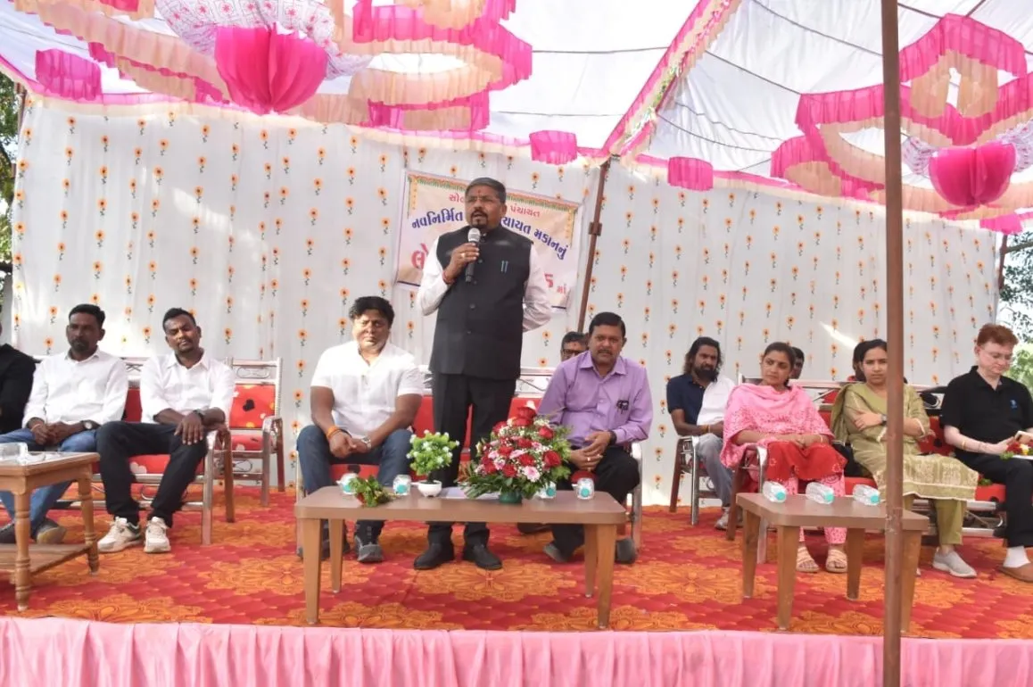 નવસારી જિલ્લાના સોલધરા ગામે નવનિર્મિત ગ્રામ પંચાયત ભવનનું લોકાર્પણ, ગ્રામ વિકાસને મળશે નવી દિશા 2 Navsari Soldhara Gram Panchayat Building Inauguration 1.jpeg