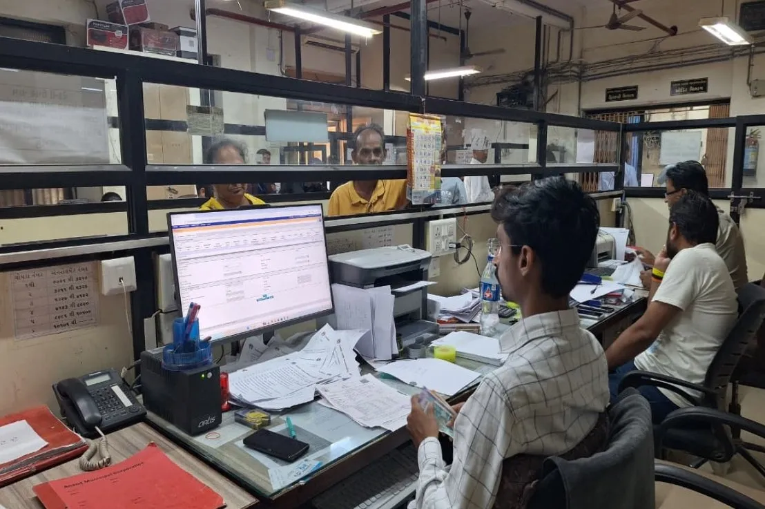 આણંદ મહાનગરપાલિકાની પહેલ, જાહેર રજાઓમાં પણ વેરા કચેરીઓ ખુલ્લી રાખી નાગરિકોને મળી સવલત 3 Anand Municipal Property Tax Collection Holiday Offices Open 2.jpeg