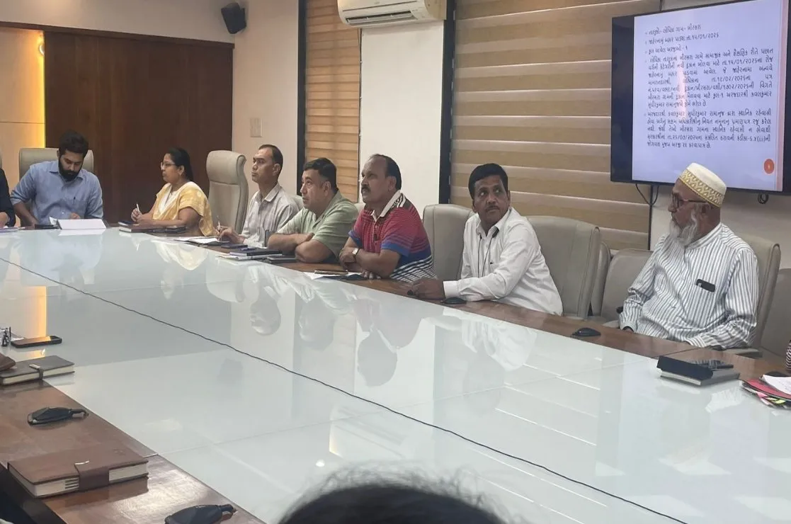 રાજકોટમાં નાગરિક પુરવઠા સલાહકાર સમિતિ બેઠક, 173 ગેસ સિલિન્ડર સીઝ અને અનાજ વિતરણની સમીક્ષા 2 Rajkot Civil Supply Meeting Gas Cylinder Seizure Ration Distribution 2.jpeg