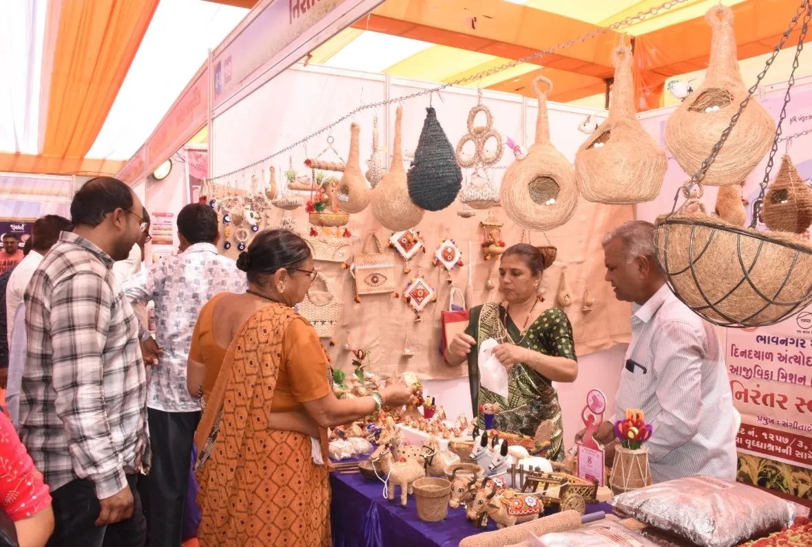 ભાવનગરમાં મિલેટ મહોત્સવ ૨૦૨૬ને ઉત્સાહભેર પ્રતિસાદ, બે દિવસમાં ૧૦ લાખથી વધુનું વેચાણ 2 Millet Festival Bhavnagar Natural Farmer Market 2026 Sales 1.jpeg