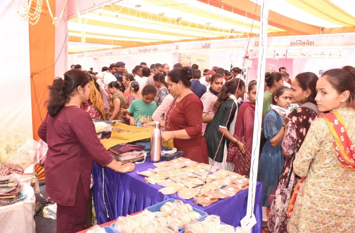ભાવનગરમાં મિલેટ મહોત્સવ ૨૦૨૬ને ઉત્સાહભેર પ્રતિસાદ, બે દિવસમાં ૧૦ લાખથી વધુનું વેચાણ 3 Millet Festival Bhavnagar Natural Farmer Market 2026 Sales 2.jpeg