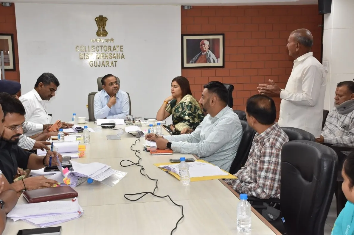 મહેસાણામાં જિલ્લા કક્ષાએ 'સ્વાગત' ફરિયાદ નિવારણ કાર્યક્રમનું સફળ આયોજન 3 Mehsana District Swagat Grievance Redressal Gujarat Collector Meeting 2.jpeg