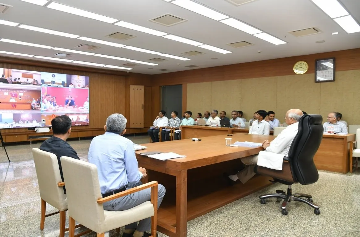 રાજ્ય સ્વાગત કાર્યક્રમમાં મુખ્યમંત્રી ભૂપેન્દ્ર પટેલે નાગરિકોની રજૂઆતો સાંભળી ત્વરિત નિવારણ માટે તંત્રને કડક સૂચનાઓ આપી 3 Gujarat State SWAGAT March 2026 2.jpeg