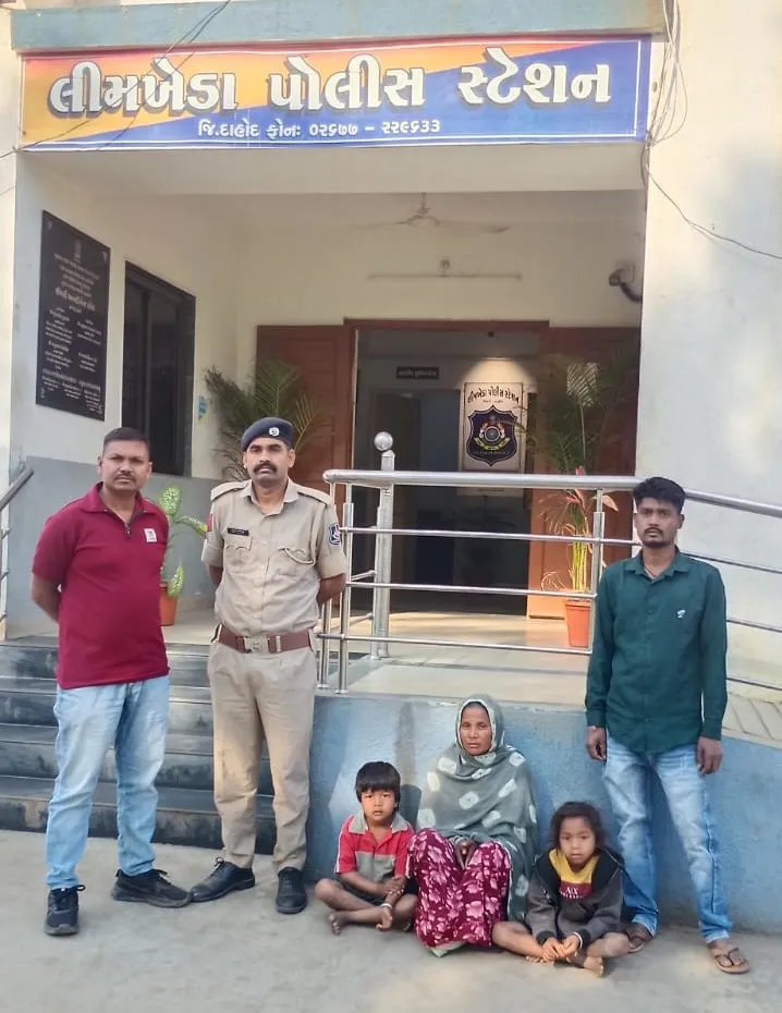 ડાયલ 112 જનરક્ષક ટીમ દ્વારા લીમખેડા રેલવે સ્ટેશન પર તાત્કાલિક બચાવ કામગીરી 2 Dahod Limkheda Dial 112 Rescue.png