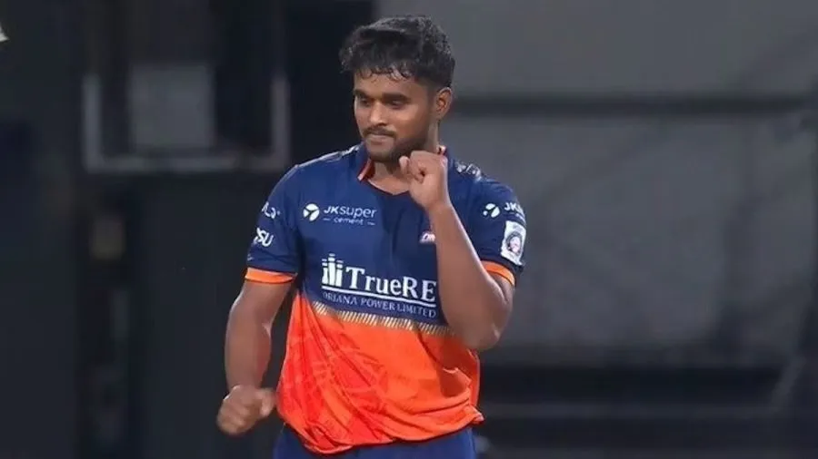 RCBનો નવો સ્ટાર મંગેશ યાદવ: આંગણામાં માતાની બોલિંગથી આઈપીએલની ટિકિટ સુધીની સફર 2 mag.jpg