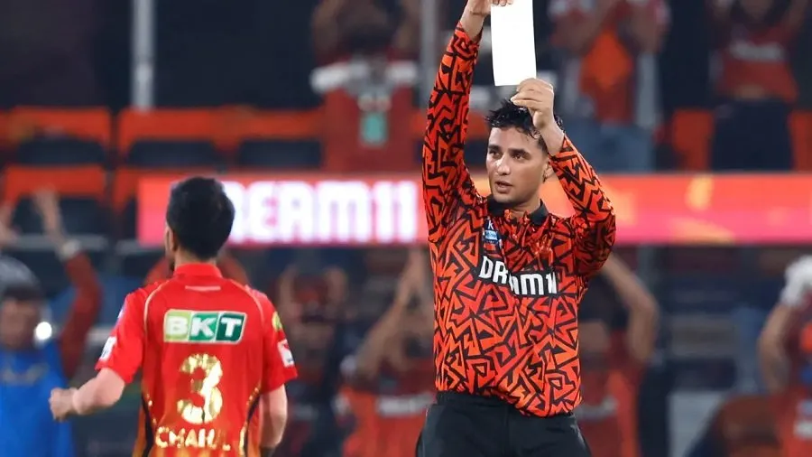 RCB vs SRH: જો પાવરપ્લેમાં અભિષેક શર્માને નહીં રોકો તો બેંગલુરુની હાર નક્કી! 3 abhi1.jpg
