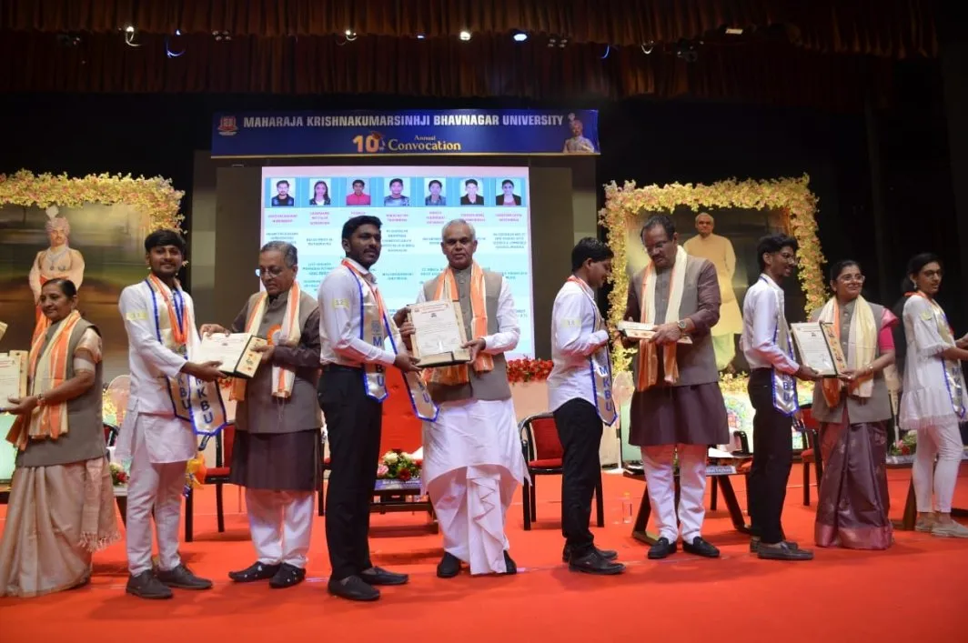 મહારાજા કૃષ્ણકુમારસિંહજી ભાવનગર યુનિવર્સિટીનો ૧૦મો પદવીદાન સમારોહ યોજાયો 3 Bhavnagar University Convocation 2.jpeg