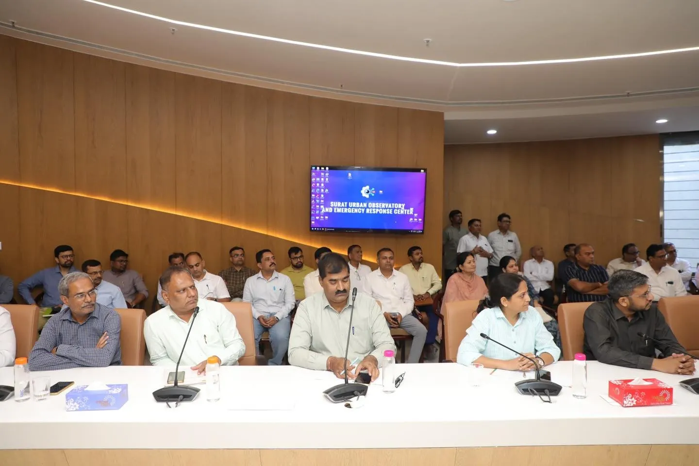 હર્ષ સંઘવીના અધ્યક્ષસ્થાને સુરતમાં ઉદ્યોગ મંડળો સાથે ગેસ સપ્લાય અને કામદારો મુદ્દે ઉચ્ચસ્તરીય બેઠક 2 Surat Gas Supply Review Harsh Sanghvi Industry Meeting 1.png