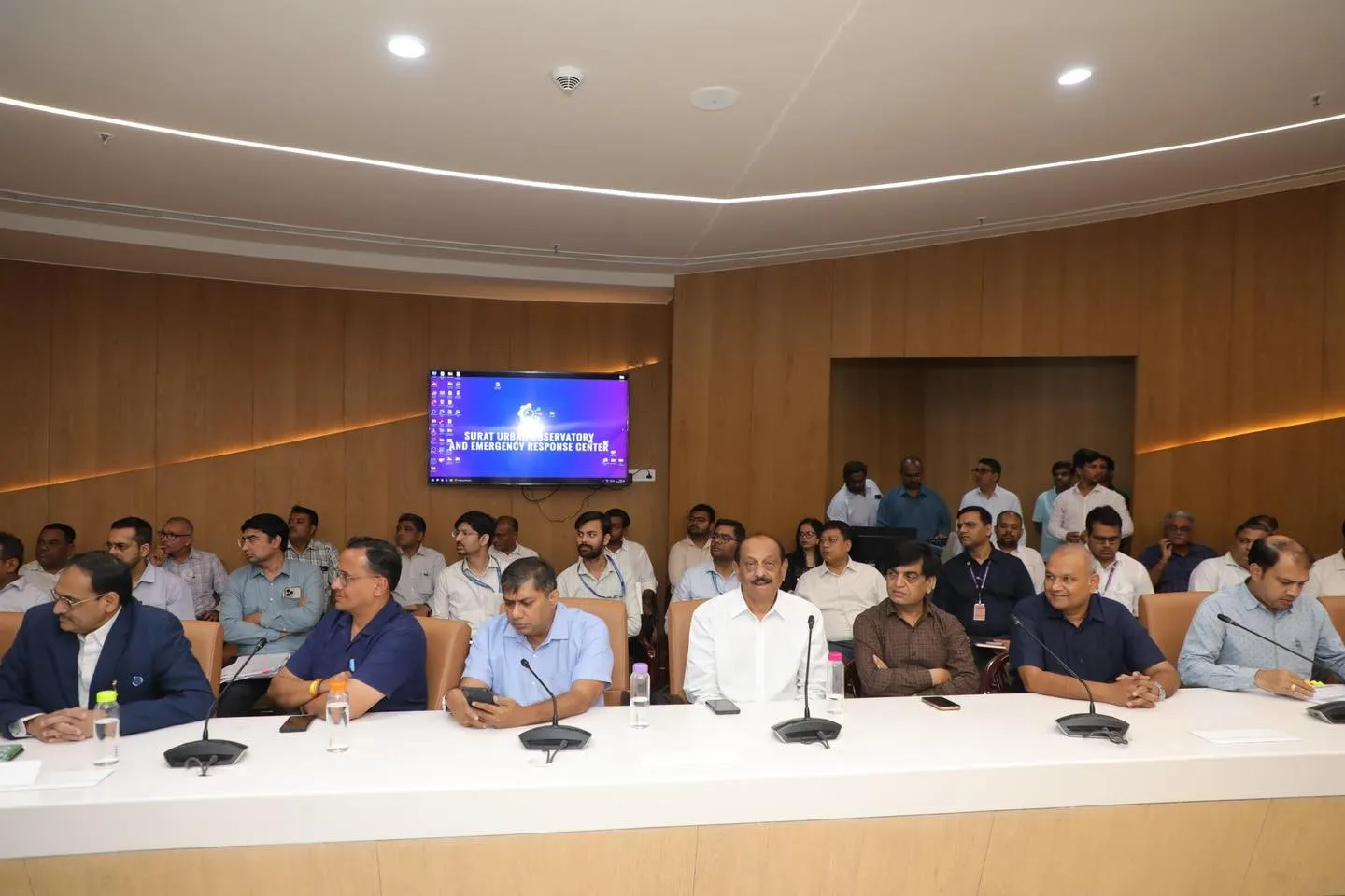 હર્ષ સંઘવીના અધ્યક્ષસ્થાને સુરતમાં ઉદ્યોગ મંડળો સાથે ગેસ સપ્લાય અને કામદારો મુદ્દે ઉચ્ચસ્તરીય બેઠક 3 Surat Gas Supply Review Harsh Sanghvi Industry Meeting 2.png