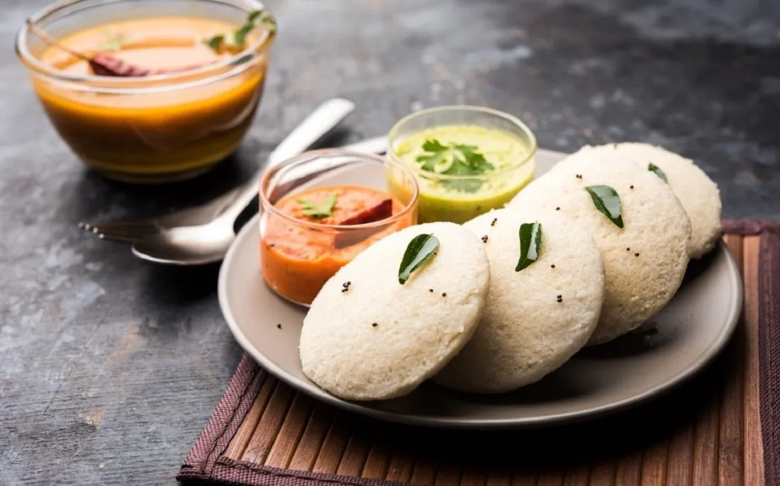 શું તમે જાણો છો રવા ઈડલીનો ઈતિહાસ? બીજા વિશ્વયુદ્ધમાં ચોખાની અછતને કારણે થઈ હતી આ લોકપ્રિય વાનગીની શોધ 2 World Idli Day