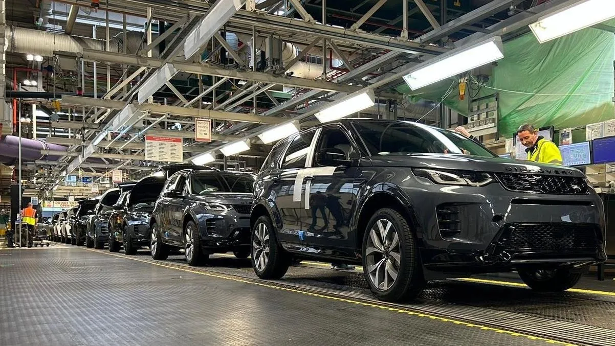 Range Rover બનાવતો પ્લાન્ટ અચાનક થયો ઠપ્પ! Jaguar Land Rover એ કેમ રોકવું પડ્યું લક્ઝરી કારનું ઉત્પાદન? 2 JAGUAR .jpg