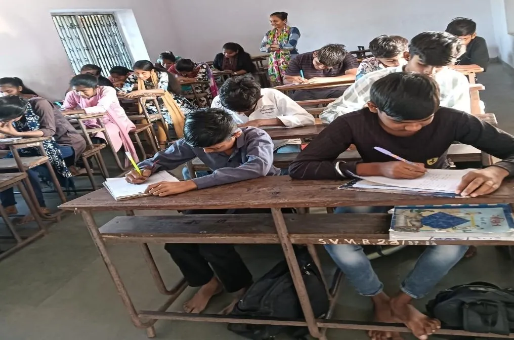 ઉમરેઠ પેટા ચૂંટણી 2026 માટે 46 ગામોમાં મતદાન જાગૃતિ અભિયાન, વિદ્યાર્થીઓ દ્વારા રેલી અને કાર્યક્રમો 3 Umreth By Election Voter Awareness Campaign 1.jpeg