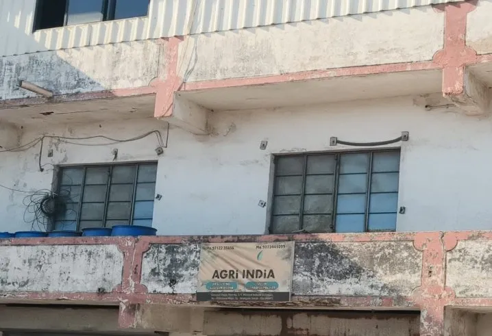 માંગરોળના પીપોદરામાં ખેતીવાડી વિભાગના દરોડા: બિનઅધિકૃત જંતુનાશક દવાઓનો જથ્થો ઝડપાયો 3 Surat Mangrol Illegal Pesticide Seizure Pipodara 1.jpeg