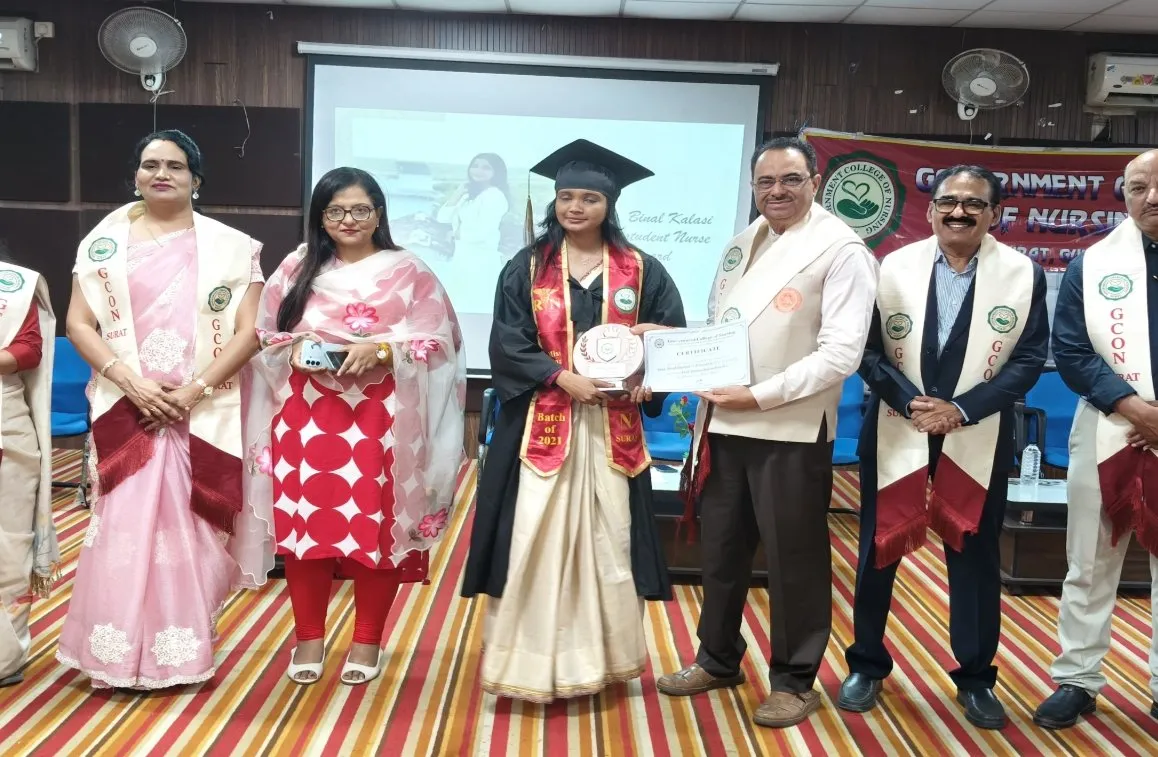 નવી સિવિલ નર્સિંગ કોલેજમાં ૧૨મી બેચનો પદવીદાન અને શપથ ગ્રહણ સમારોહ યોજાયો 3 Surat Nursing College Graduation Ceremony 2.jpeg