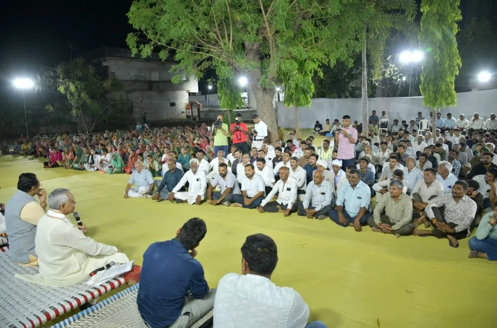 રાજ્યપાલ આચાર્ય દેવવ્રતજીની ભાવનગર મુલાકાત દરમિયાન બેલા ગામે રાત્રી સભા, પ્રાકૃતિક કૃષિ અને આદર્શ ગામ વિકાસનો સંદેશ 2 Governor Acharya Devvrat Bhavnagar Bela Village 1.jpeg