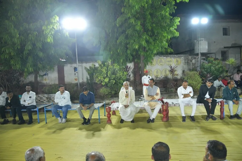 રાજ્યપાલ આચાર્ય દેવવ્રતજીની ભાવનગર મુલાકાત દરમિયાન બેલા ગામે રાત્રી સભા, પ્રાકૃતિક કૃષિ અને આદર્શ ગામ વિકાસનો સંદેશ 3 Governor Acharya Devvrat Bhavnagar Bela Village 2.jpeg