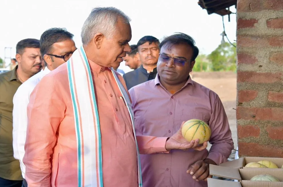 રાજ્યપાલ આચાર્ય દેવવ્રતજીનું બેલા ગામે સાદગીપૂર્ણ રોકાણ, પ્રાકૃતિક ખેતીના પ્રચાર માટે ખેડૂતો સાથે આત્મીય સંવાદ 3 Governor Devvrat Natural Farming Talaja Rajpara Visit 1.jpeg