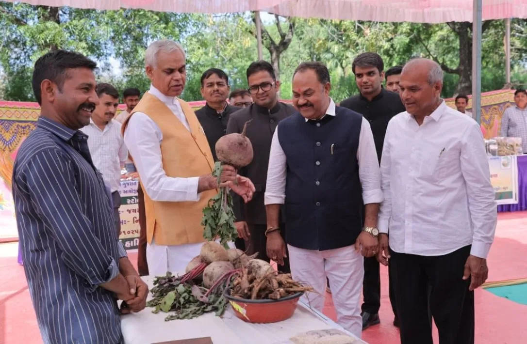 ભાવનગરના બેલા ગામે રાજ્યપાલશ્રીના અધ્યક્ષસ્થાને ‘પ્રાકૃતિક કૃષિ પરિસંવાદ’ યોજાયો 4 Natural Farming Conference Bela Village Devvrat Gujarat 1.jpeg