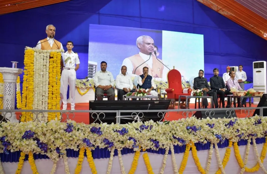 ભાવનગરના બેલા ગામે રાજ્યપાલશ્રીના અધ્યક્ષસ્થાને ‘પ્રાકૃતિક કૃષિ પરિસંવાદ’ યોજાયો 2 Natural Farming Conference Bela Village Devvrat Gujarat 2.jpeg