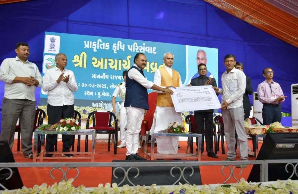 ભાવનગરના બેલા ગામે રાજ્યપાલશ્રીના અધ્યક્ષસ્થાને ‘પ્રાકૃતિક કૃષિ પરિસંવાદ’ યોજાયો 3 Natural Farming Conference Bela Village Devvrat Gujarat 3.jpeg