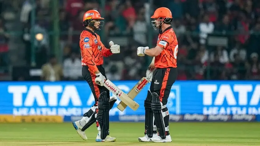 અભિષેક શર્મા પર IPLનો મોટો એક્શન: અમ્પાયર સામે નારાજગી વ્યક્ત કરવી મોંઘી પડી, જાણો કેમ ફટકારાયો ભારે દંડ? 3 abhi1.jpg