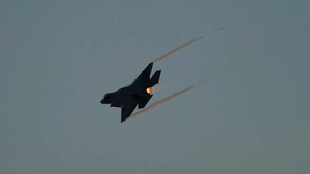 ઈરાને અમેરિકાનું બીજું F-35 સ્ટીલ્થ ફાઈટર જેટ તોડી પાડ્યું, પાયલોટ પણ પકડાયો 2 Iran