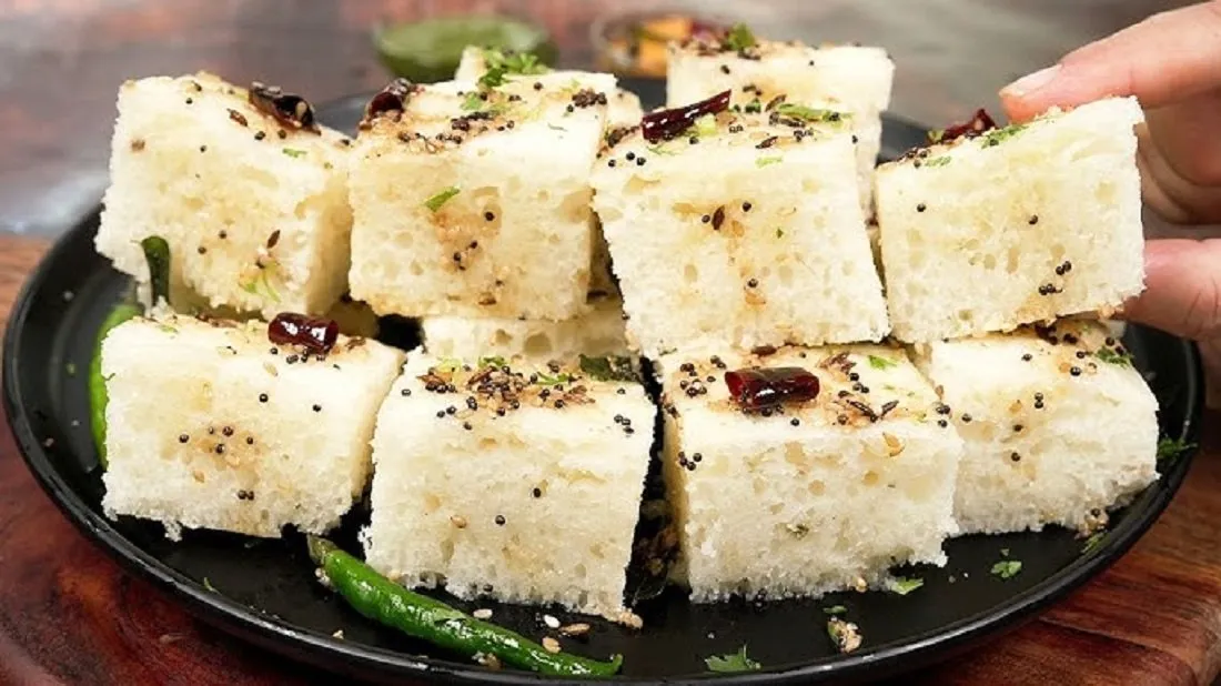 હવે બજાર જેવા જાળીદાર ઢોકળા ઘરે બનાવવું થયું સરળ! જાણો આ સિક્રેટ રેસીપી 2 Rice Dhokla