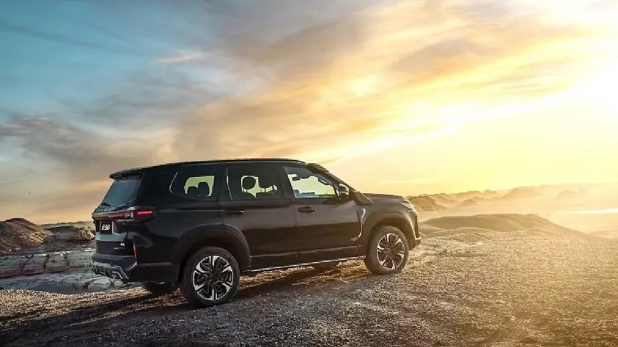 SUV પ્રેમીઓ માટે ખુશખબર: માત્ર ₹41 હજારમાં બુક કરાવો આ પાવરફુલ ગાડી, ફોર્ચ્યુનરને આપશે સીધી ટક્કર 3 CAR9.jpg