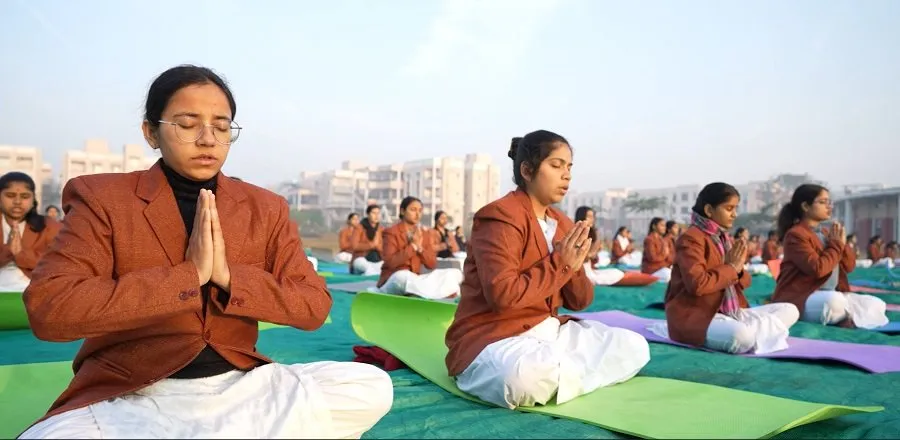 માત્ર ડિગ્રી નહીં, જીવન જીવવાની કળા! પતંજલિ યુનિવર્સિટીનું આ મોડેલ વિશ્વ માટે 'પ્રેરણા સ્ત્રોત 2 yoga2.jpg