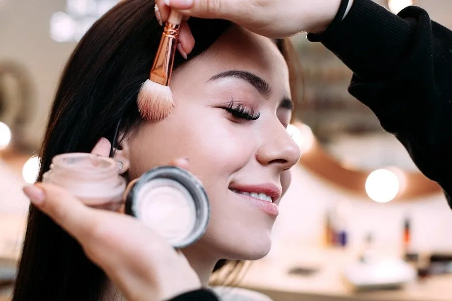 makeup artist
