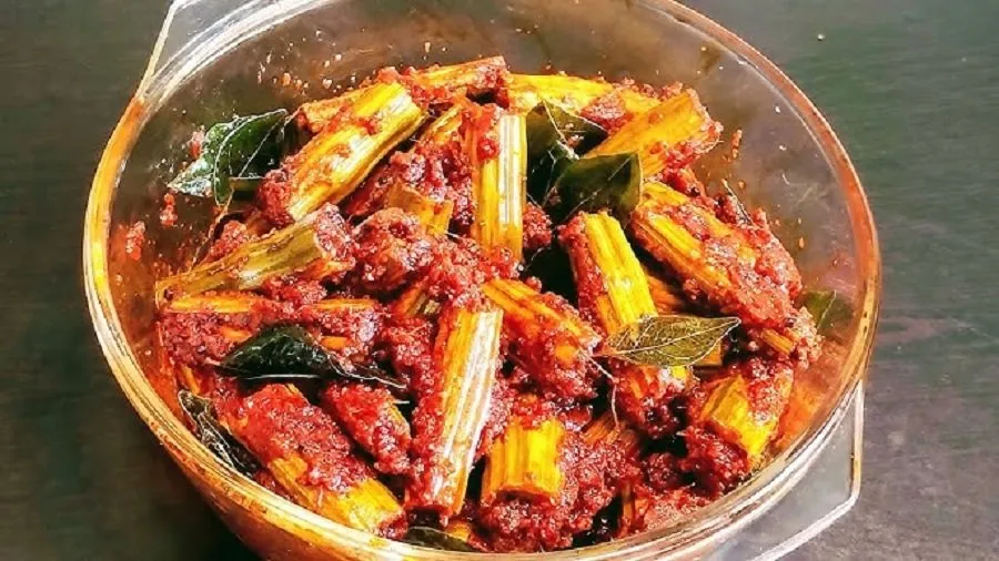 હાડકાં મજબૂત કરશે સરગવાનું અથાણું! જાણો આને લાંબા સમય સુધી સાચવવાની ખાસ ટિપ્સ 2 Drumstick pickle
